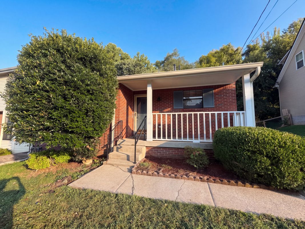 Property photo 1 of 3363 Lakeside Pl