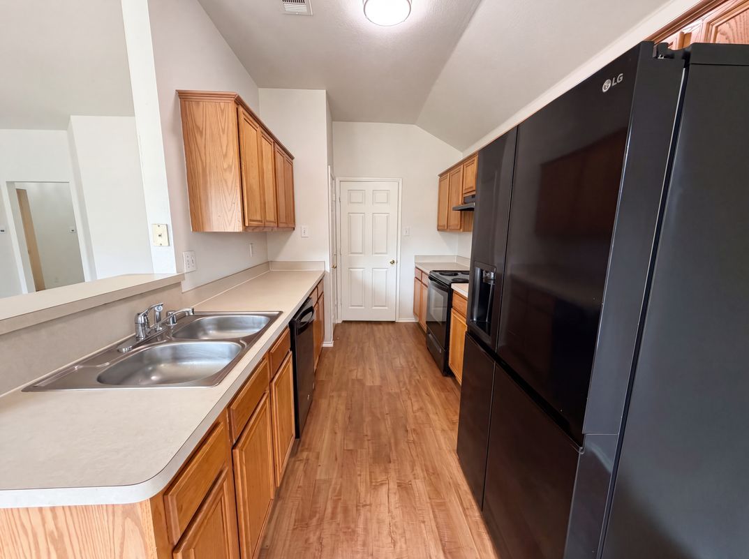 Property photo 2 of 5432 Nuthatch St