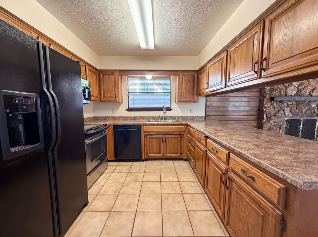 Property photo 2 of 8804 Pony Express Trl NE