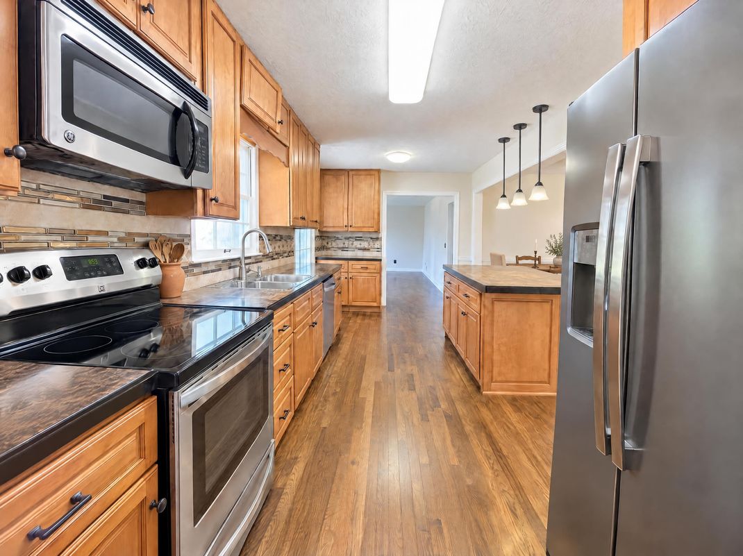 Property photo 2 of 681 John Ward Rd SW