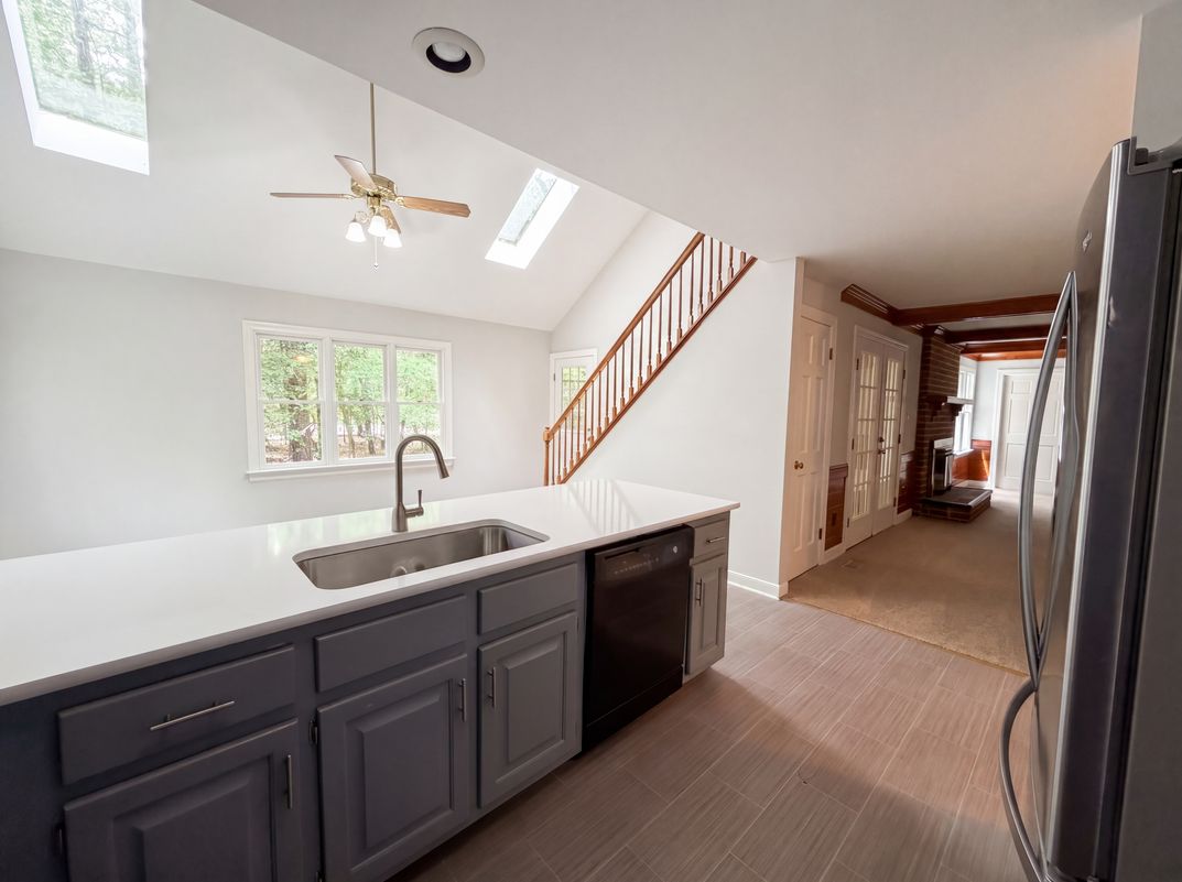 Photo 8 of 21 of 5517 W Bay Ct, Midlothian, VA