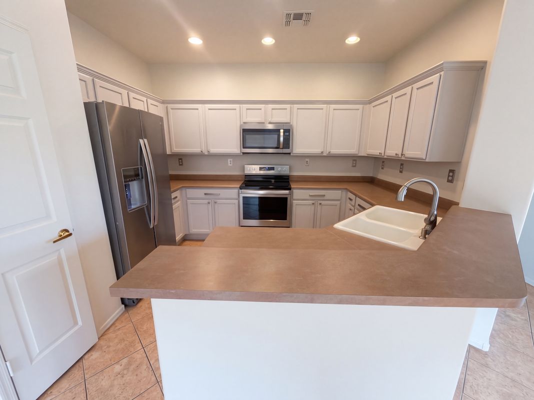 Property photo 2 of 2464 W Warren Dr