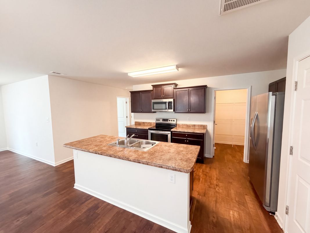 Property photo 2 of 3980 Long Arrow Dr