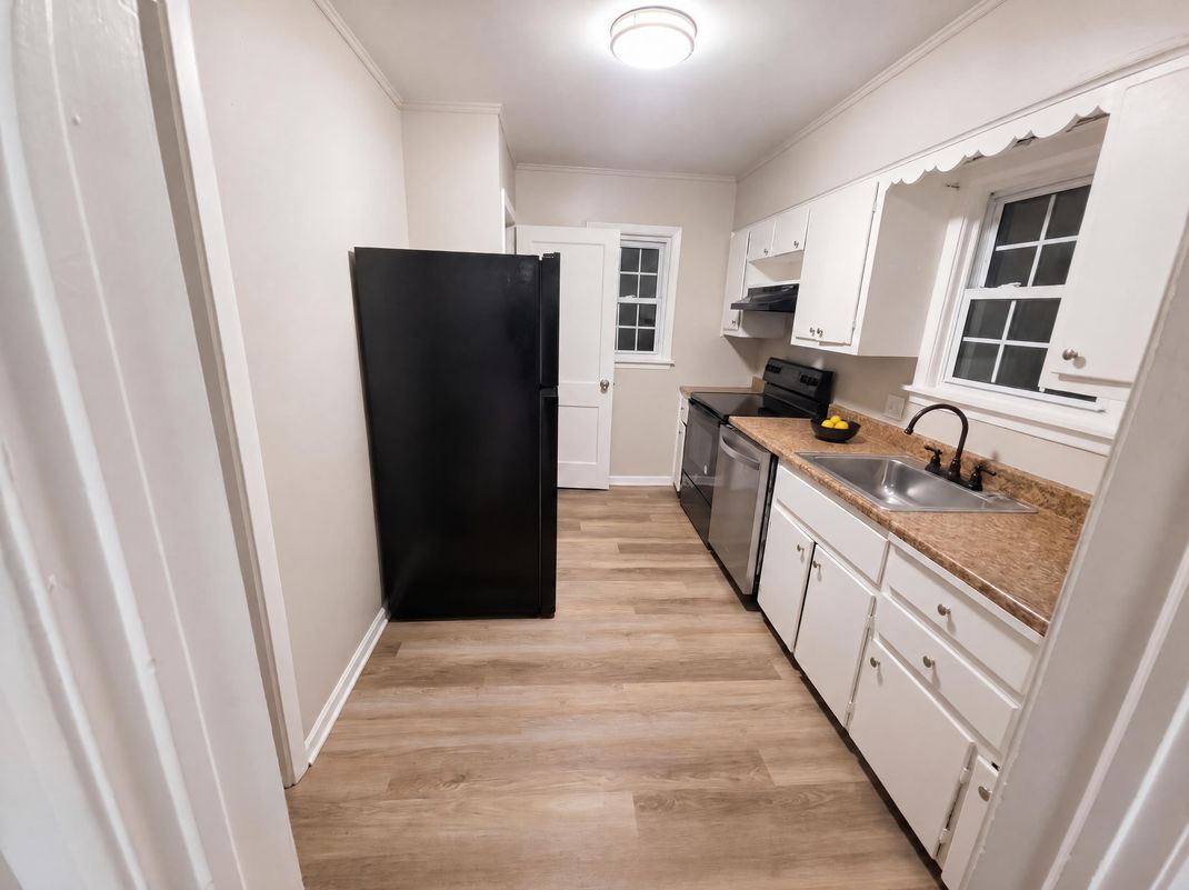 Property photo 2 of 25 Woolf Ave