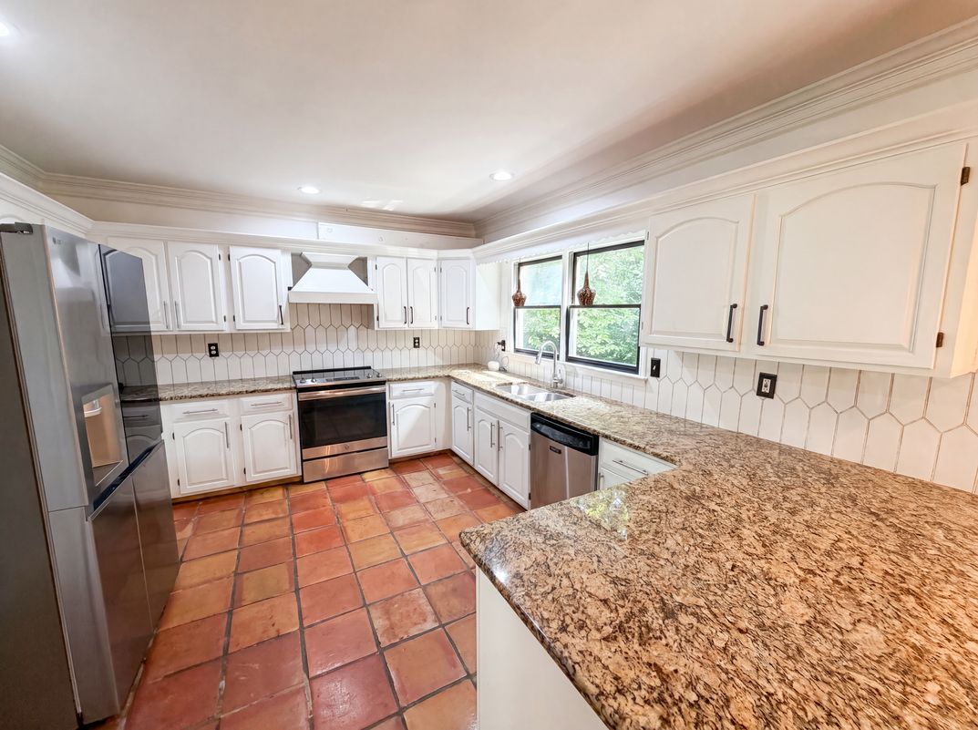Property photo 2 of 644 Laurel Wood Dr SW