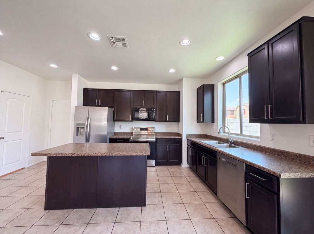 Property photo 2 of 7730 W Giles Rd