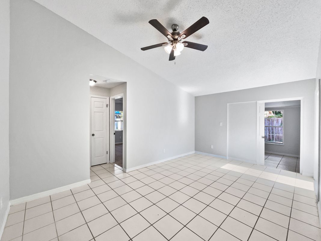 Property photo 3 of 831 Haulover Dr