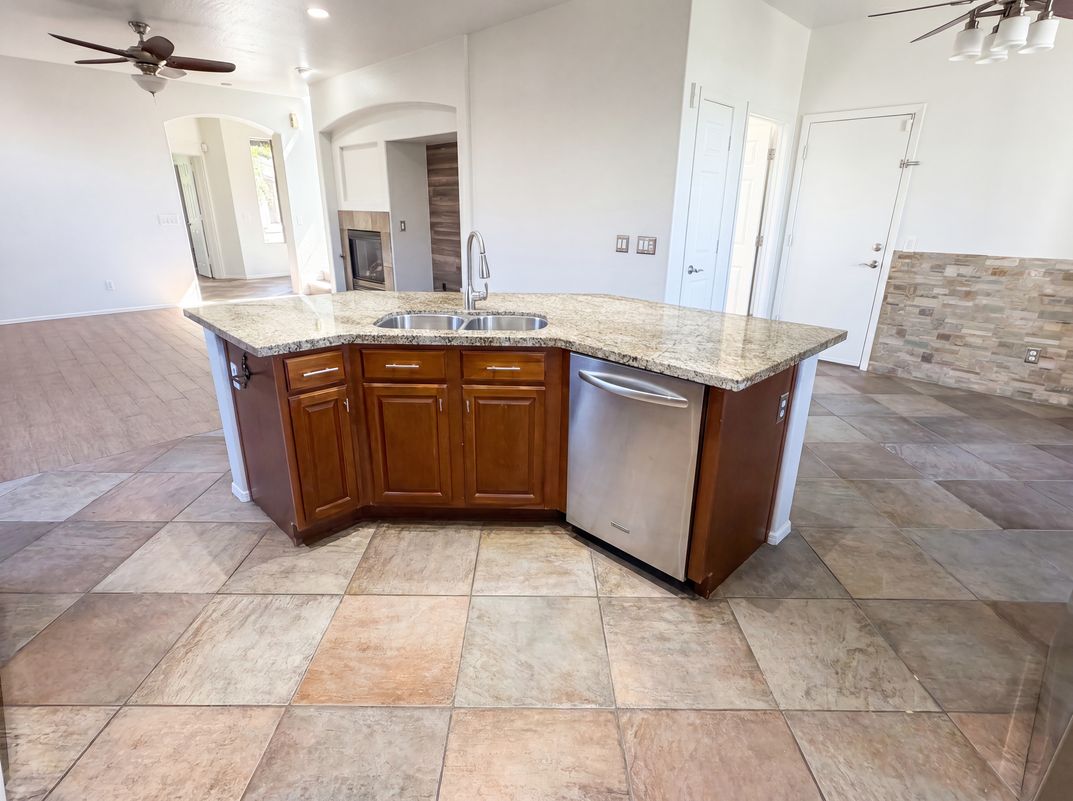 Photo 16 of 40 of 2513 W Florentine Rd, Phoenix, AZ