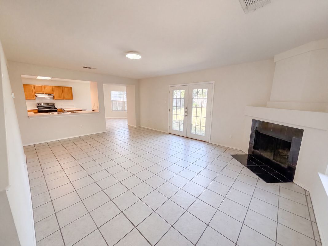 Property photo 3 of 305 Edgewood Cv