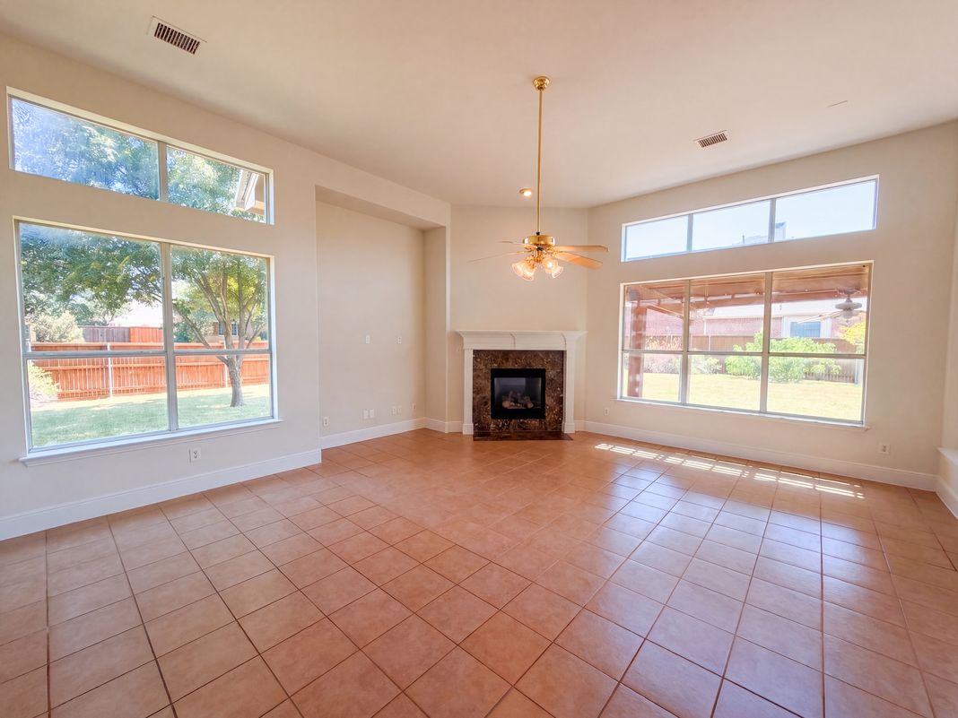 Property photo 3 of 1724 Boxwood Ln