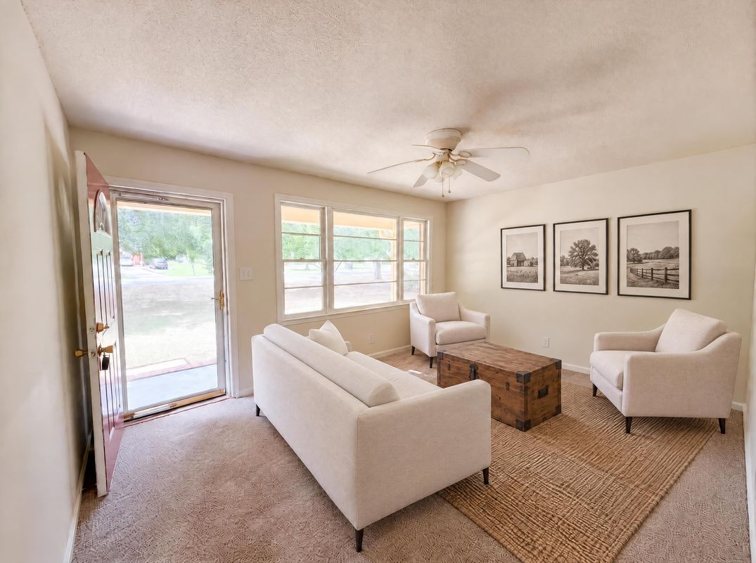 Property photo 3 of 406 Lafayette Way