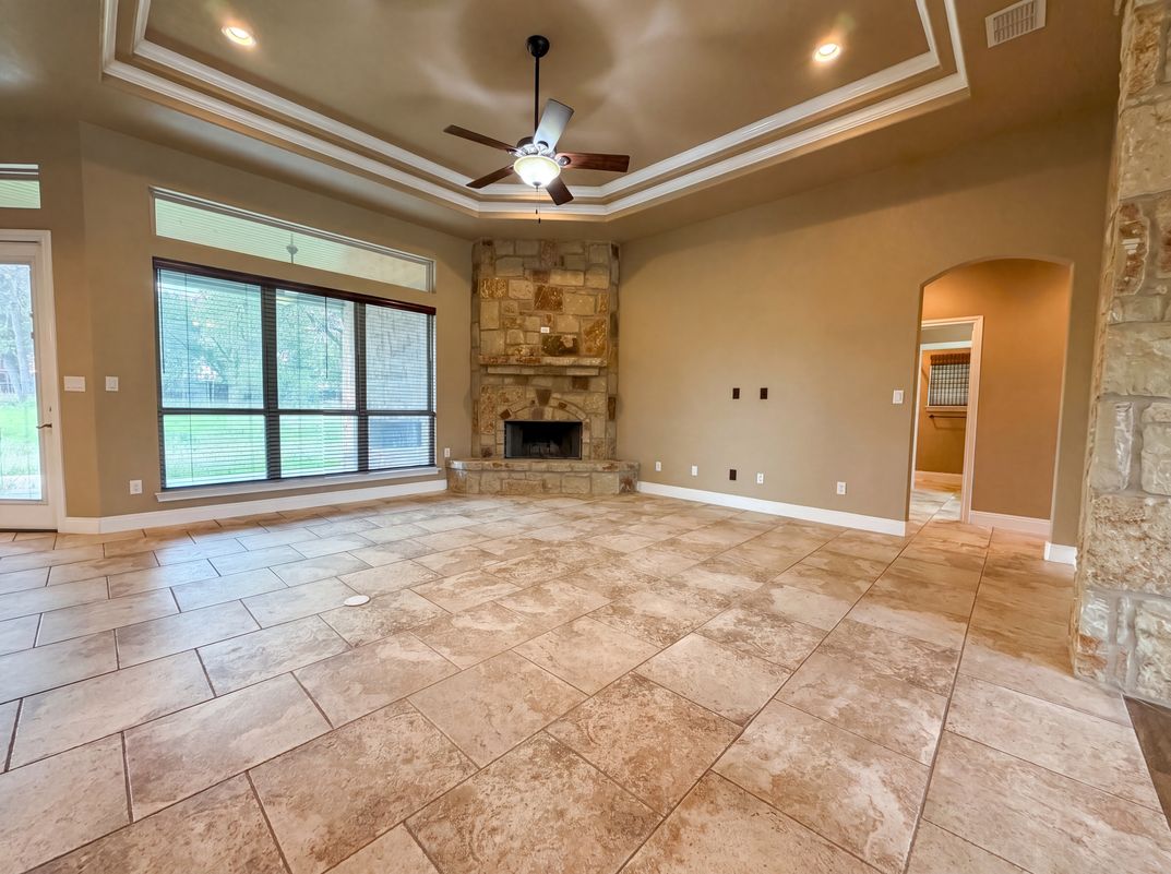Property photo 3 of 105 E Eden Vly