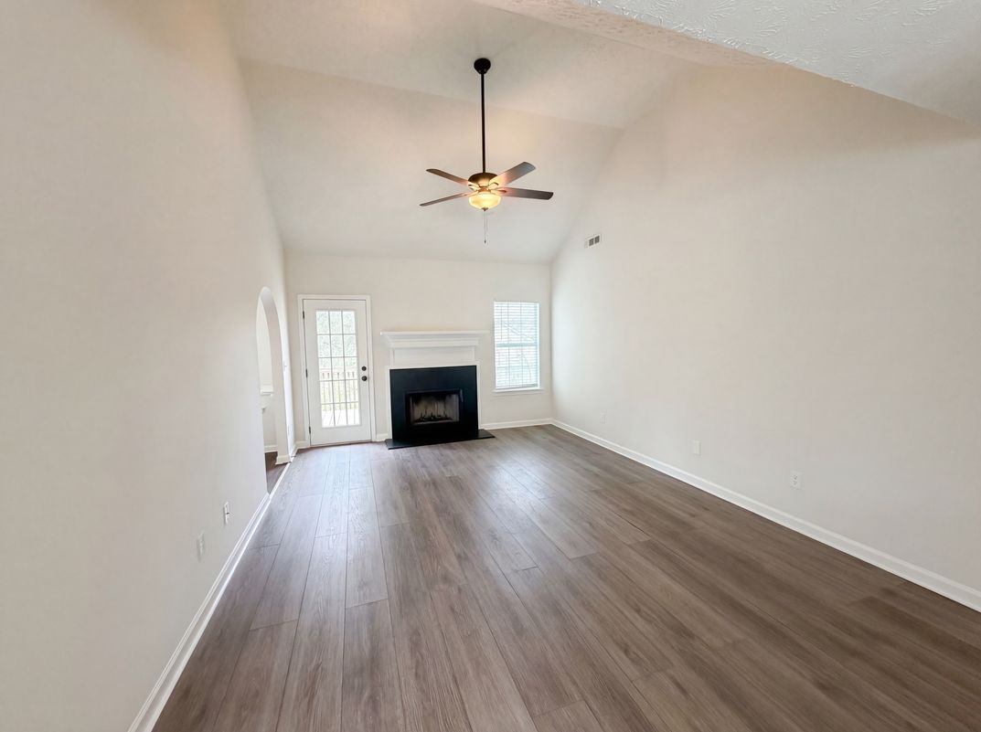 Property photo 3 of 479 Clearwater Way