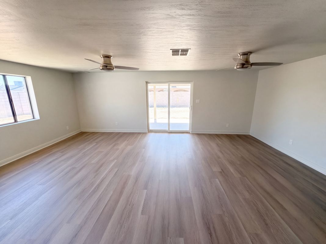 Property photo 3 of 5921 W Cypress St