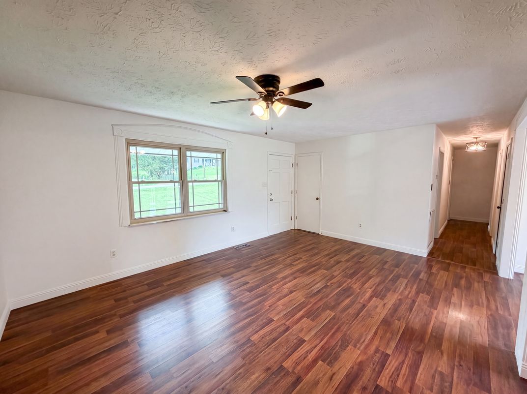 Property photo 3 of 8505 Troutman Ln
