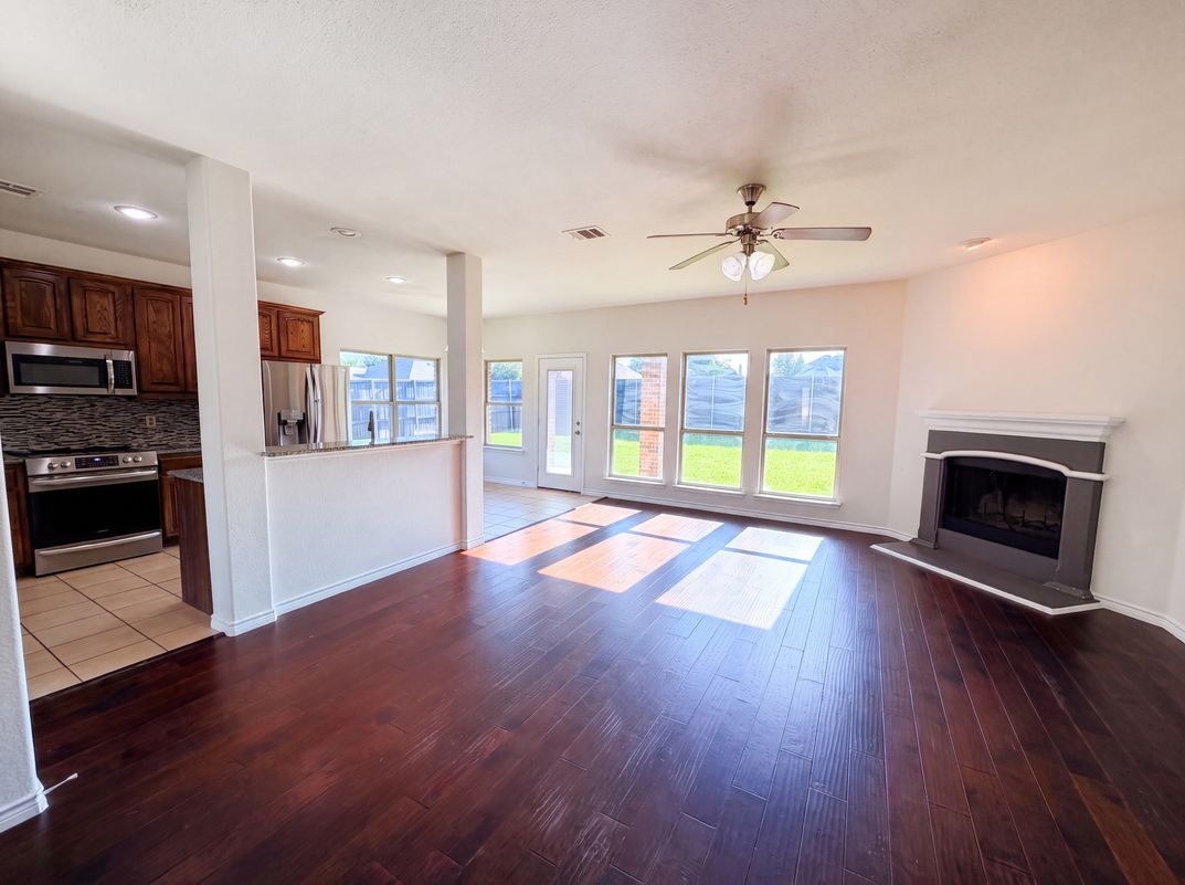 Photo 3 of 22 of 1217 Maverick Ln, Royse City, TX