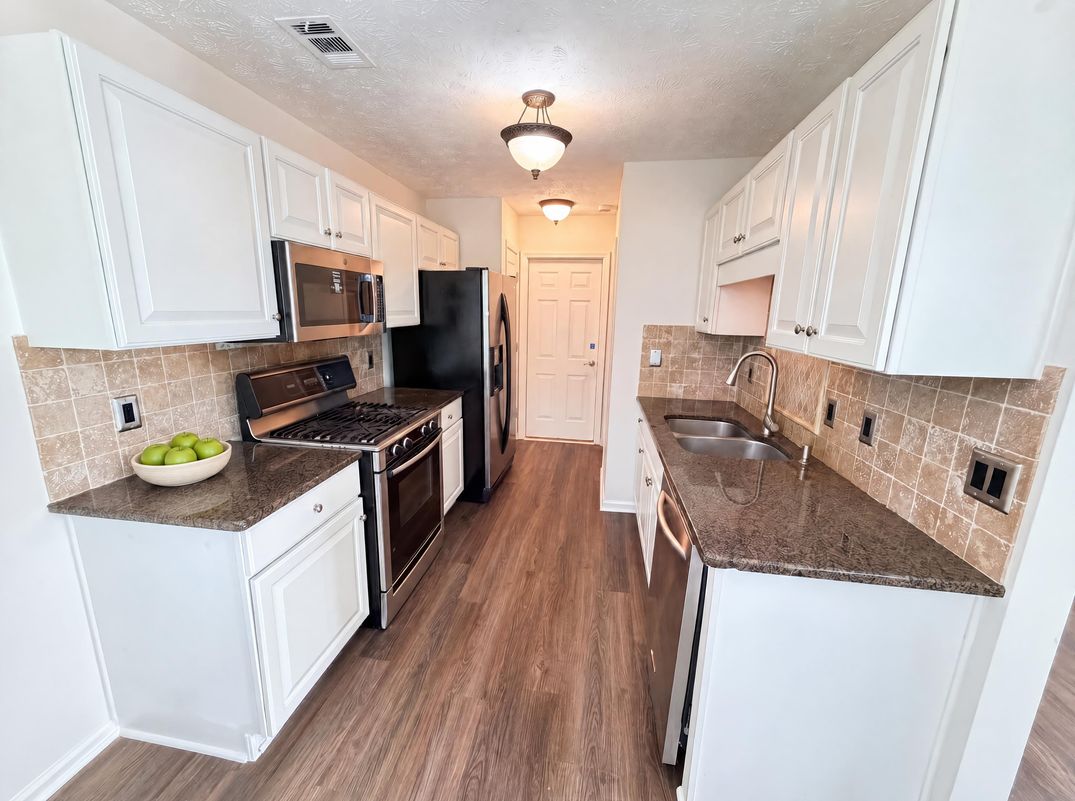 Property photo 2 of 13331 Harpley Ct