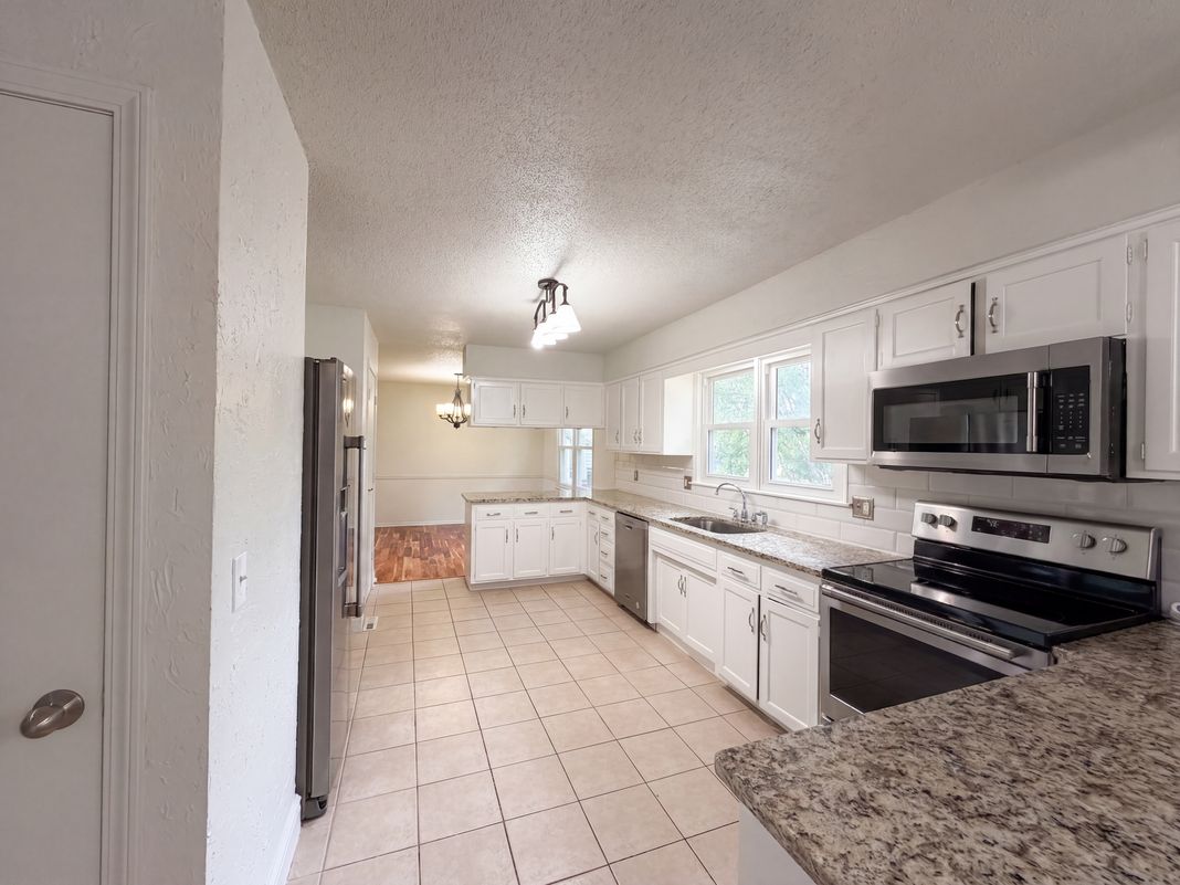 Property photo 2 of 14224 S Raintree Dr