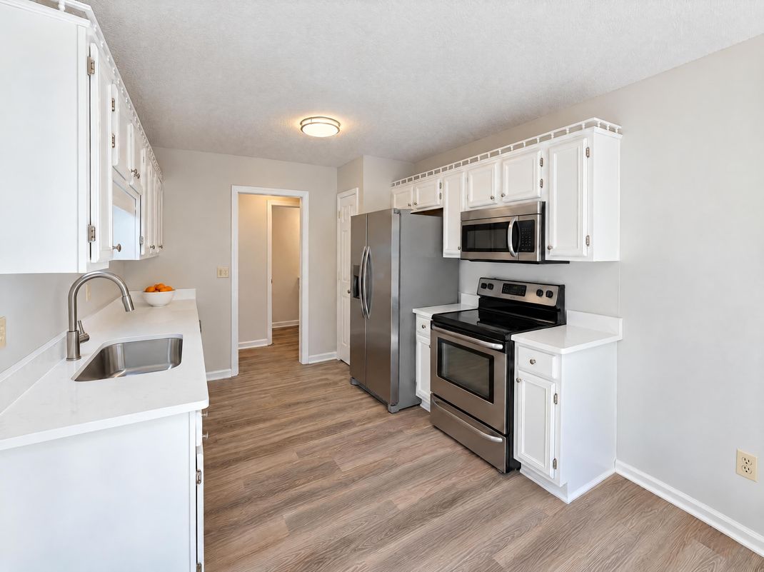 Property photo 3 of 8619 Foxridge Dr