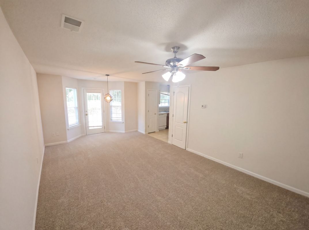 Property photo 3 of 220 Fox Creek Blvd