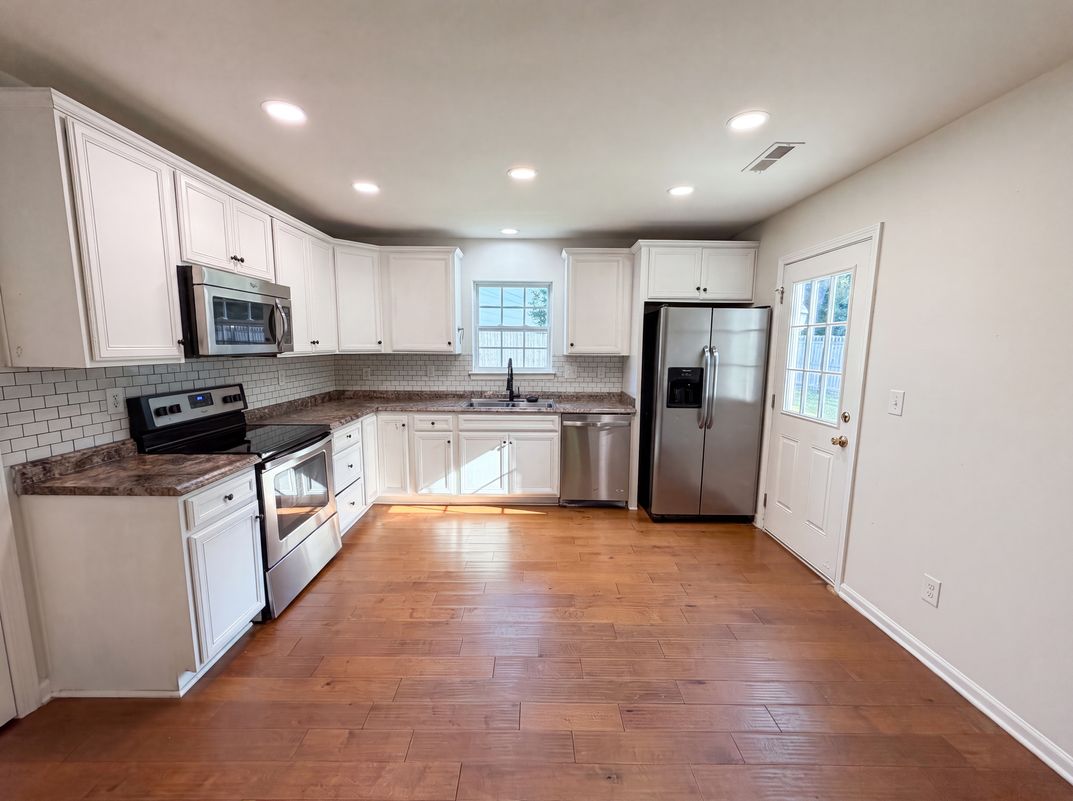 Property photo 2 of 10933 Pointer Ridge Dr