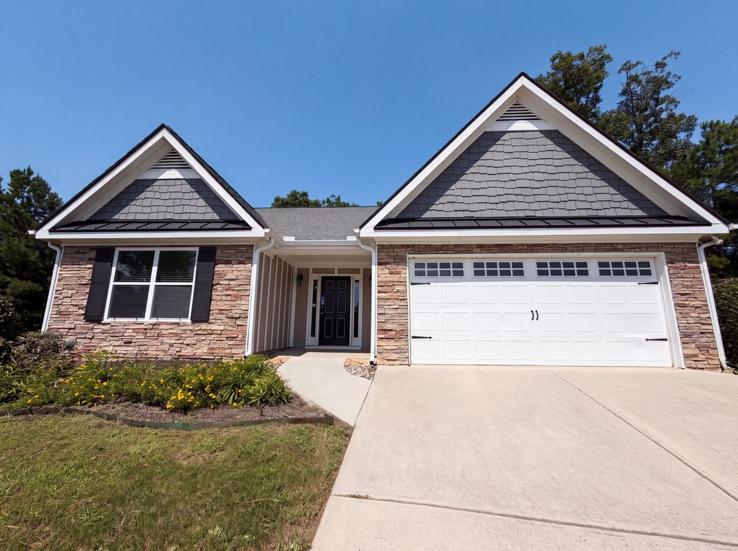 Property photo 1 of 211 Logan Creek Ln