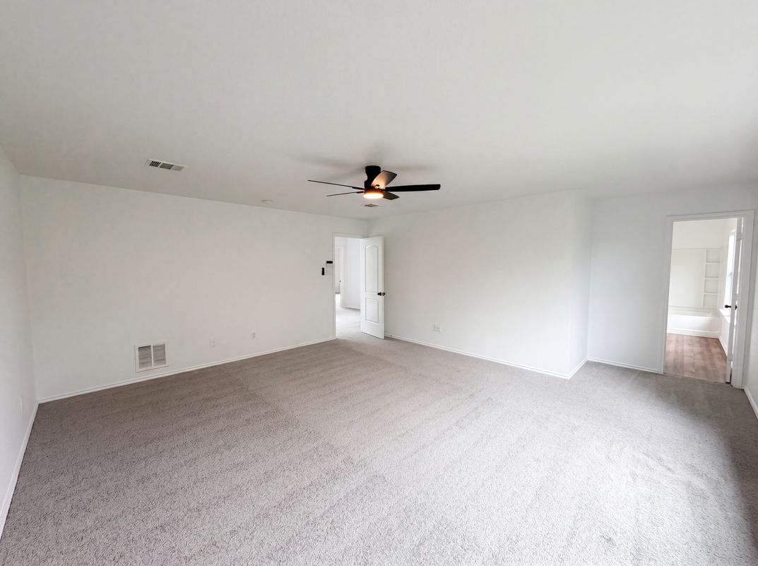 Photo 4 of 20 of 5406 S Hearsey Dr, Austin, TX