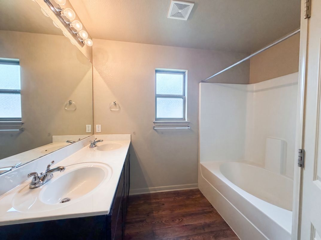 Photo 11 of 16 of 1023 Roanoke Dr, Temple, TX