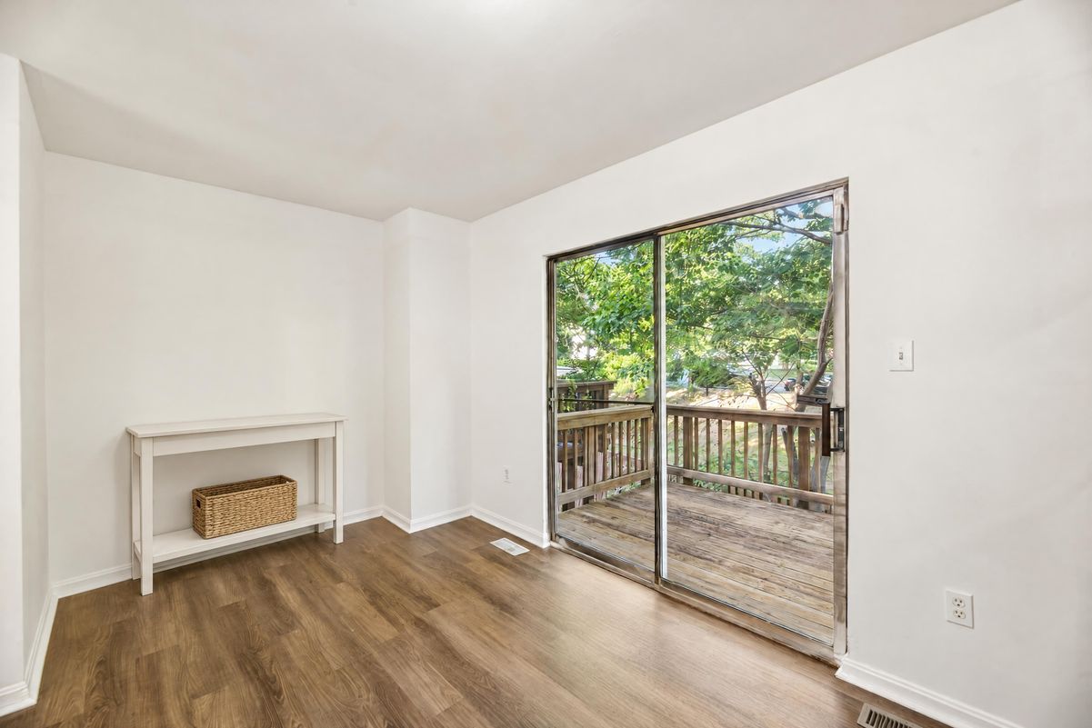 Property photo 3 of 6866 Chasewood Cir