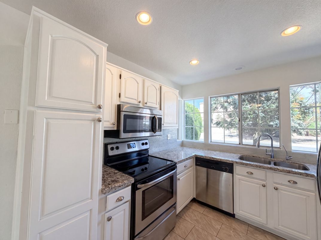 Property photo 2 of 1114 S Tiago Dr