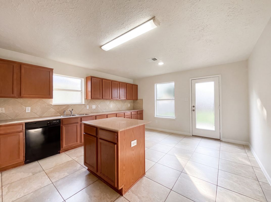 Photo 6 of 17 of 3335 Legends Wild Dr, Spring, TX