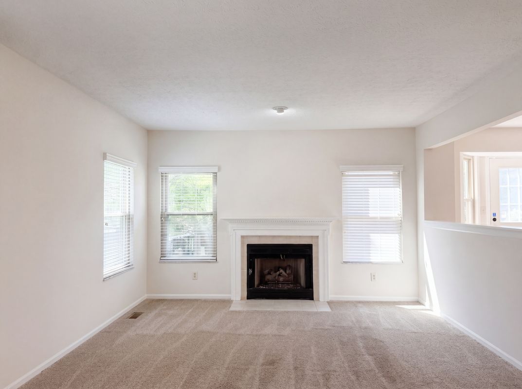 Property photo 3 of 4976 Vicksburg Ln