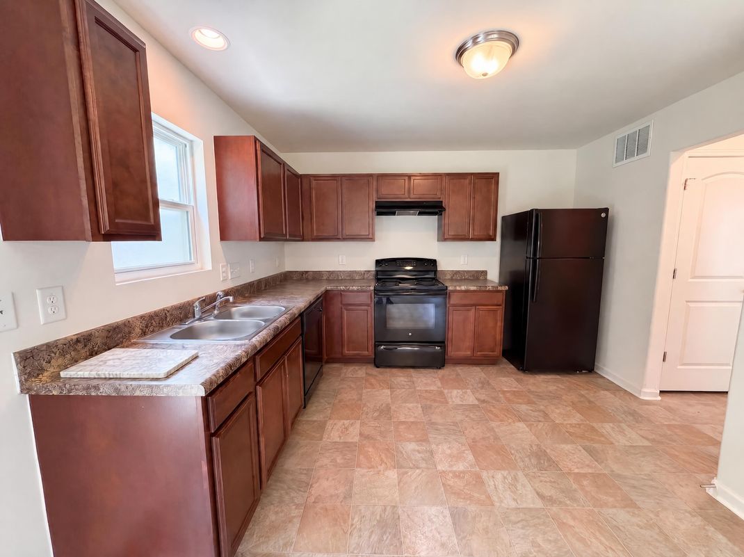 Property photo 2 of 411 Sandybrooke Dr