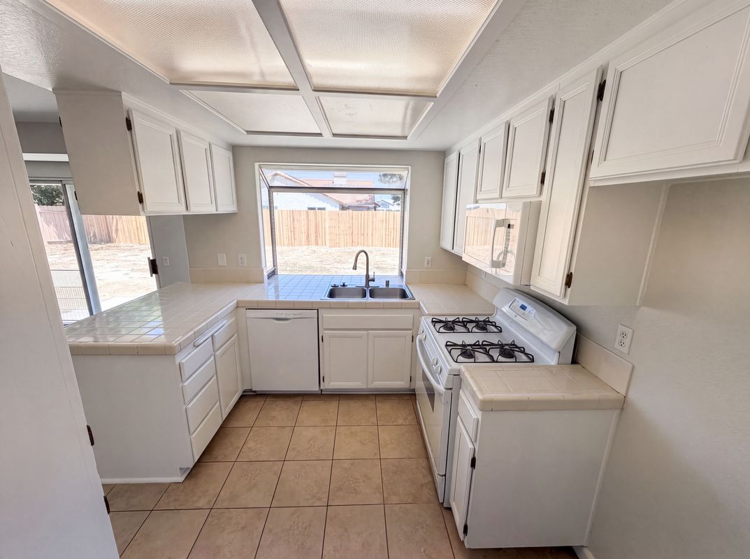 Photo 8 of 23 of 2758 Alne Dr, Hemet, CA