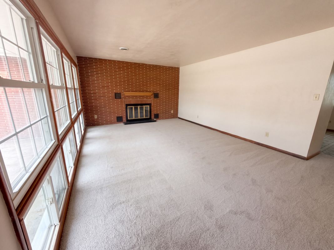 Property photo 3 of 300 E Mayfair Ln
