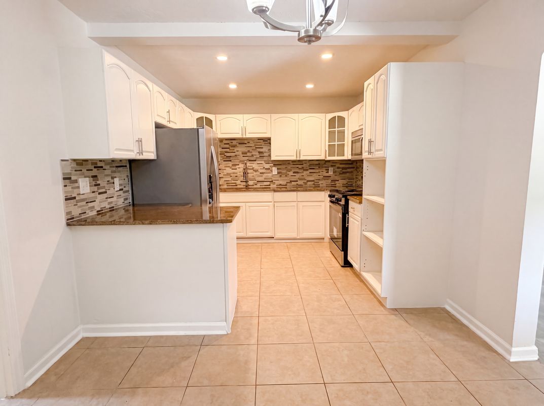 Property photo 2 of 5928 Lake Ridge Ave