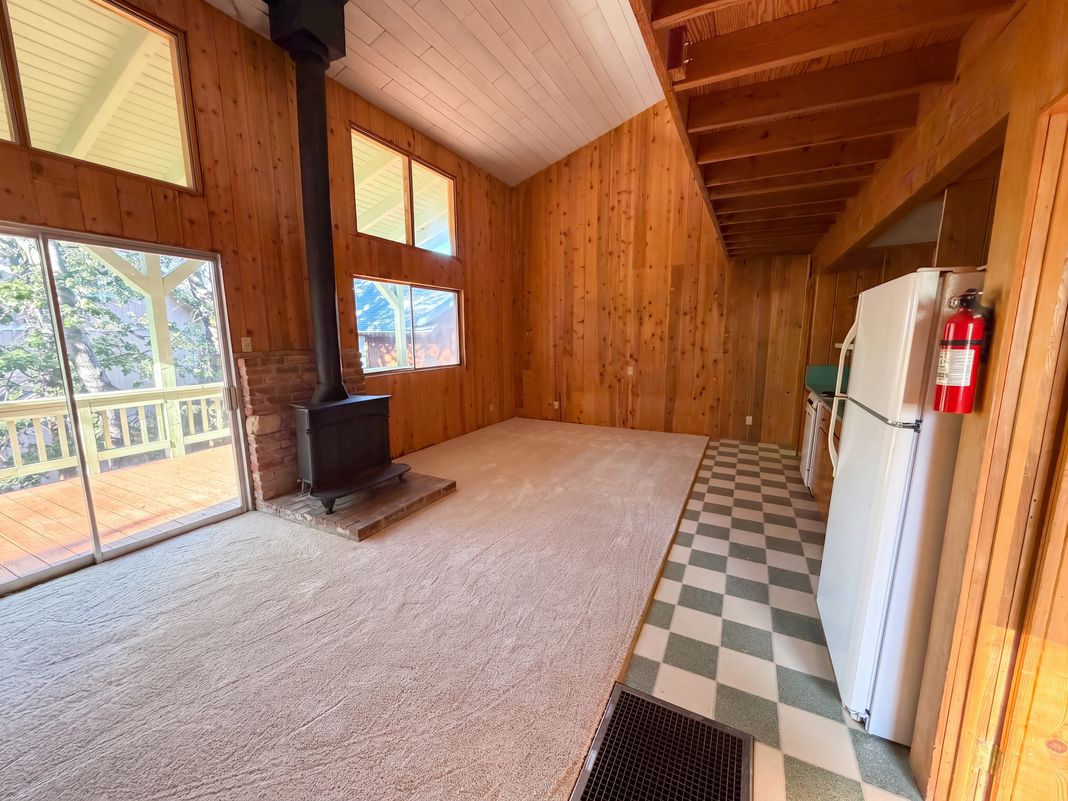 Property photo 3 of 577 Oak Knoll Cir