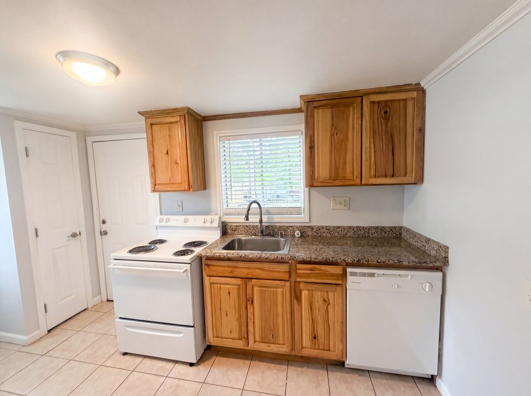 Property photo 2 of 305 Woodbury St