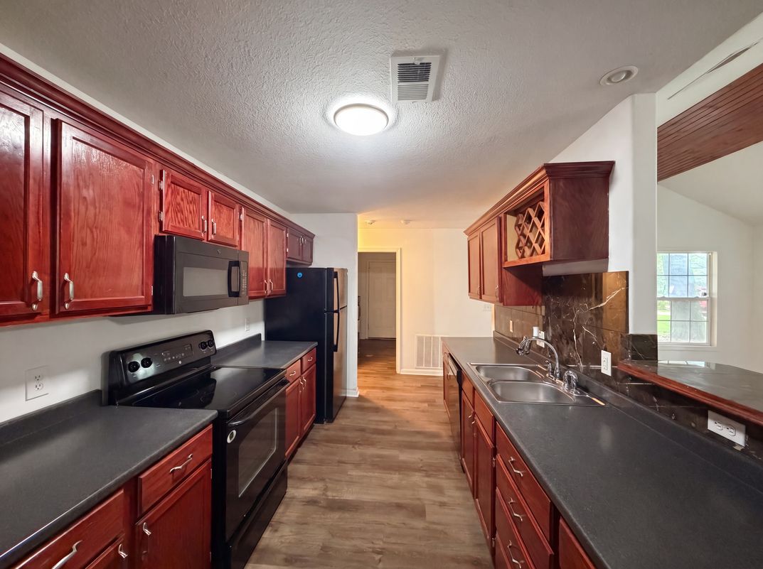Property photo 2 of 905 S Butler Ter