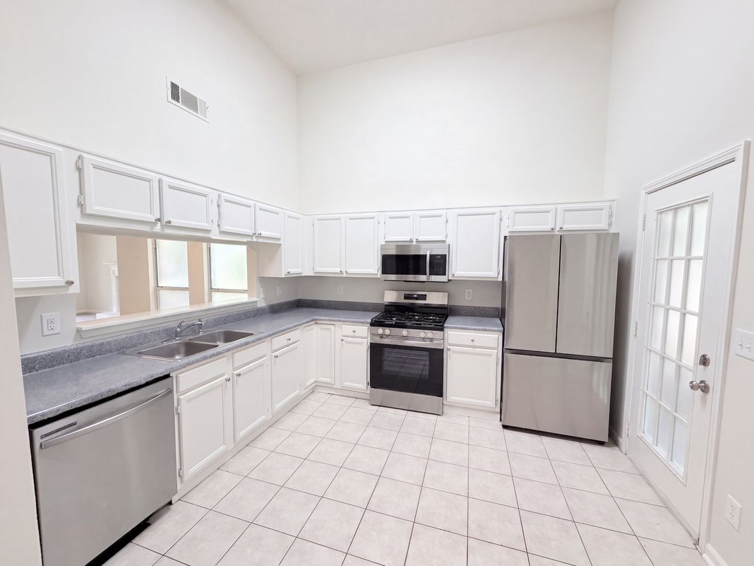 Property photo 2 of 901 Lauren Kay Ct