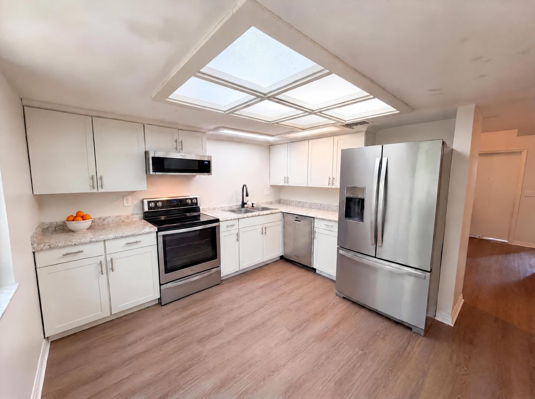 Property photo 2 of 830 Dunbar Ter