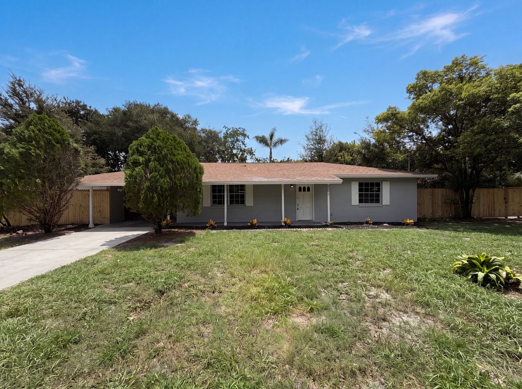 Property photo 1 of 585 Hewett Dr