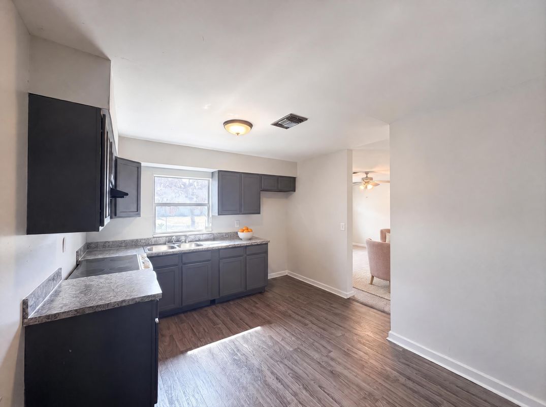 Property photo 2 of 1100 Carefree Cove Dr