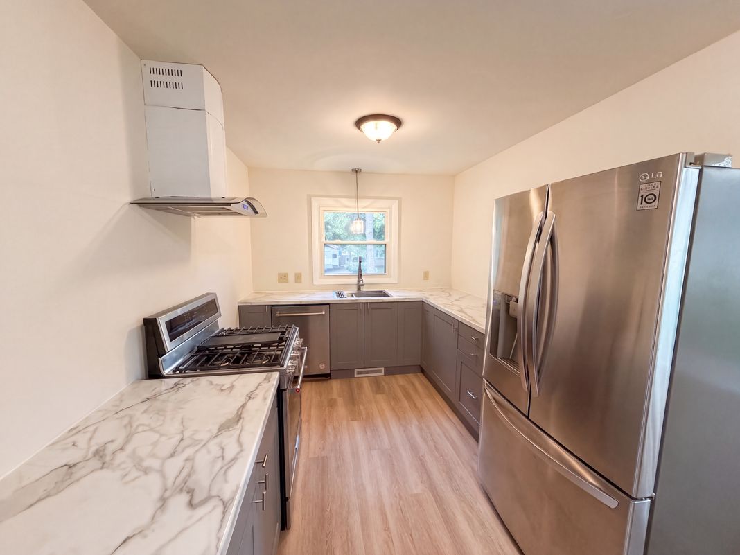 Property photo 2 of 572 11th Ave NW