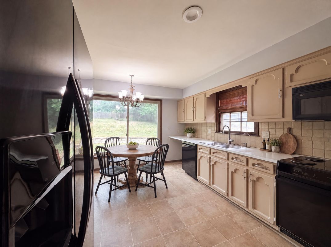 Property photo 2 of 6916 N Overland Dr