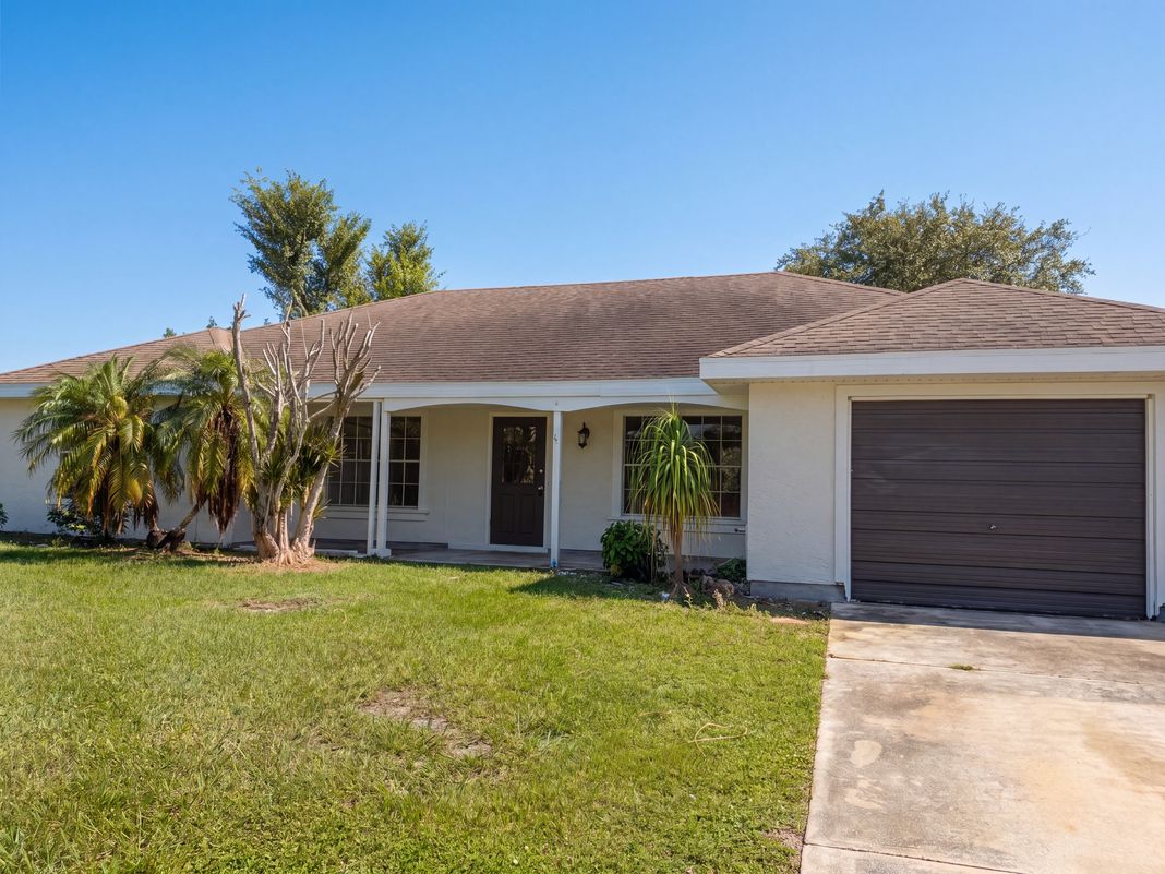 Property photo 1 of 1832 SE Wexford Ct