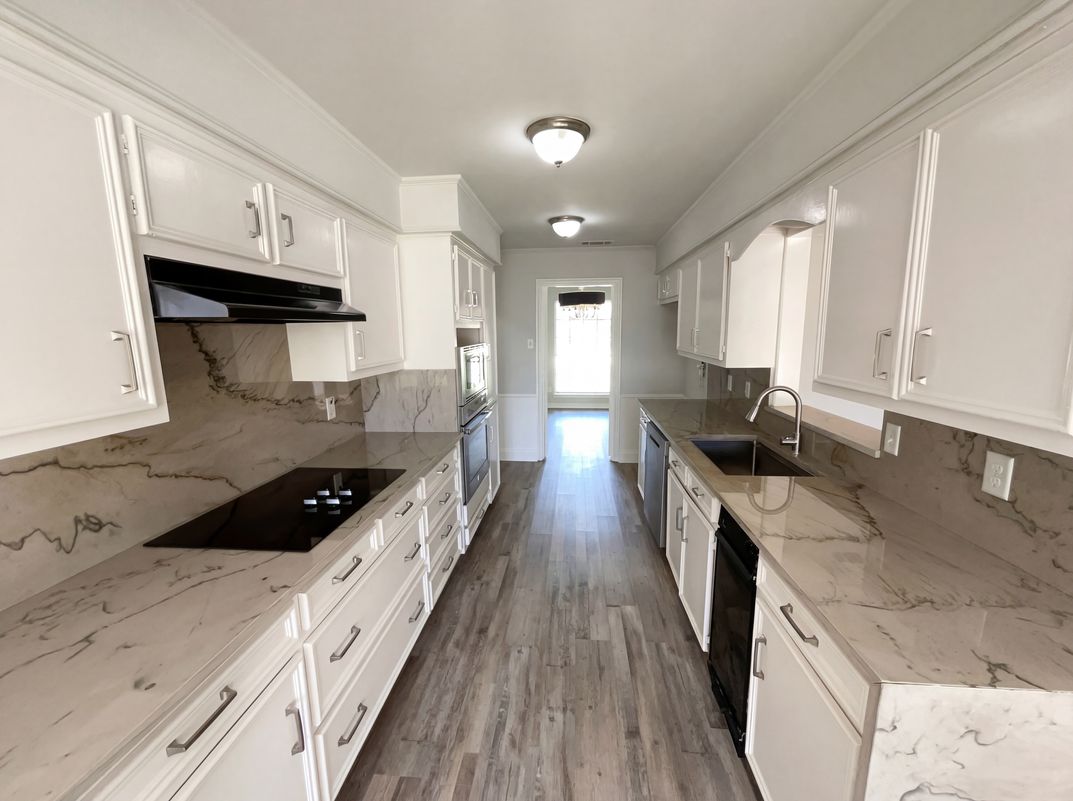 Property photo 2 of 2800 N Surrey Dr