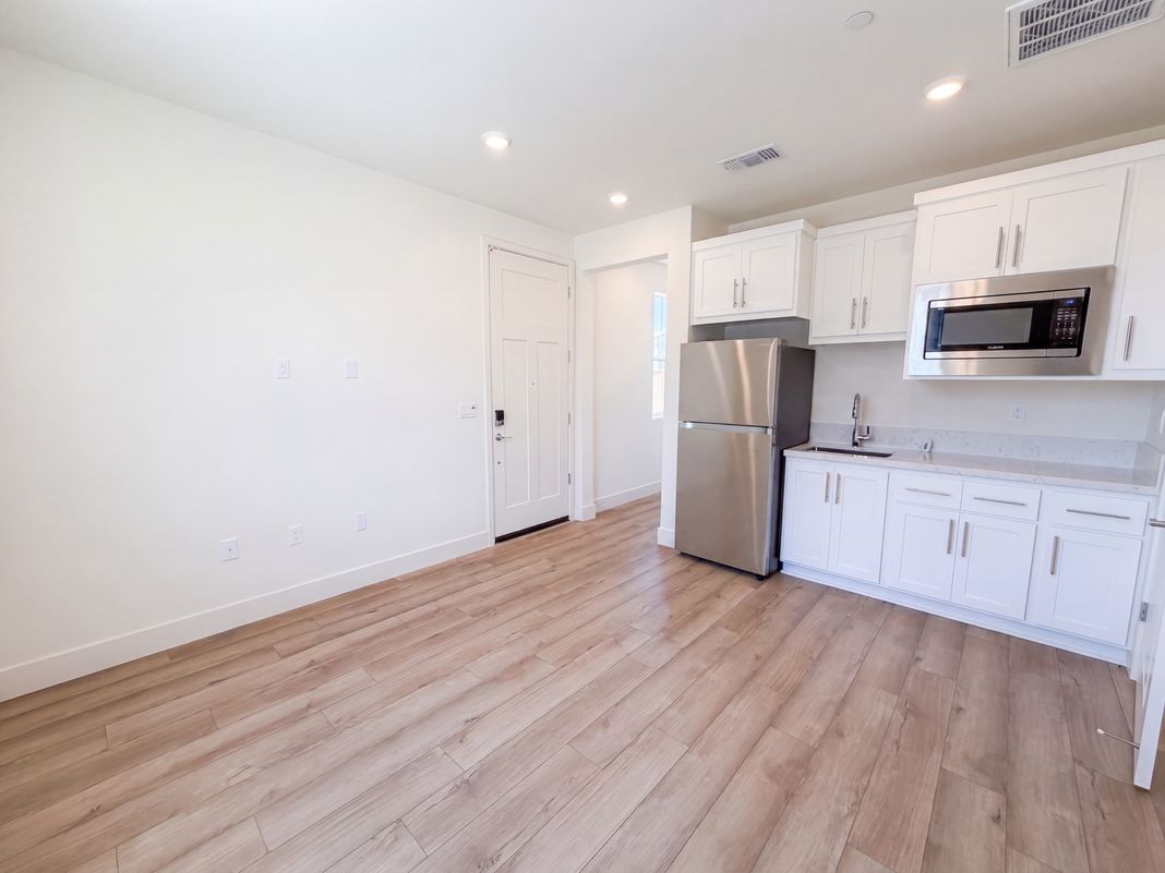 Property photo 3 of 5699 Kusnick Ave