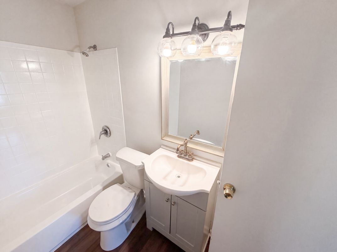 Photo 15 of 18 of 3125 Midvale Dr, Indianapolis, IN