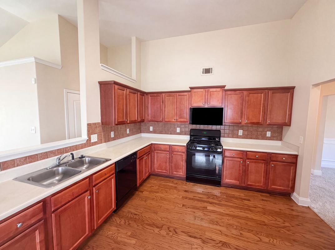 Property photo 2 of 453 Castle Top Ln